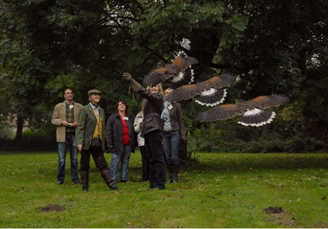 Vlieg zelf met een roofvogel...